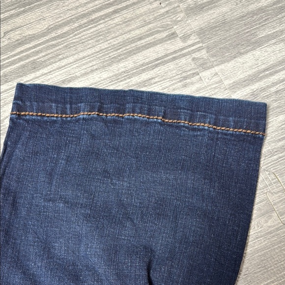 Like New Shayanne Flare Jeans Size 29 - Picture 4 of 8